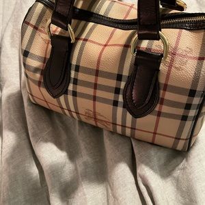 Burberry Boston bag